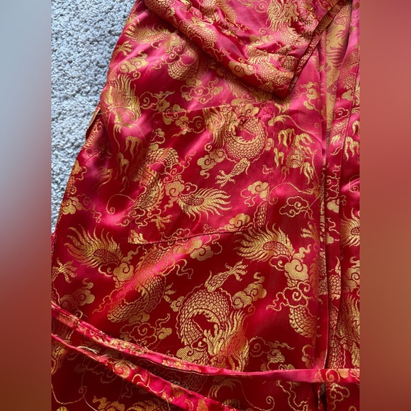 Golden Dragon Full Length Vintage Robe- red with gold embellishments- Sz large - Picture 11 of 12